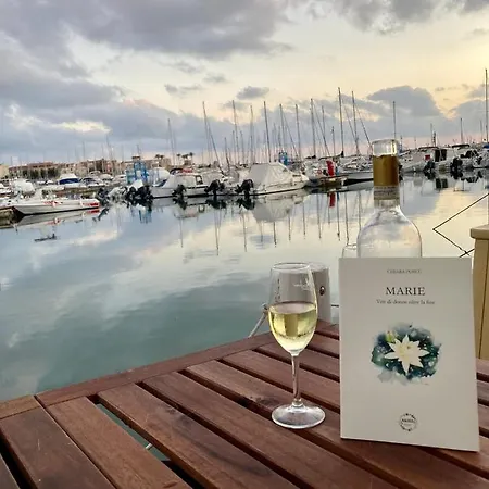 La Cesarina Botel
